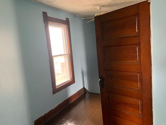 4th image of 1011 W Adrian G Hinton Ave #2