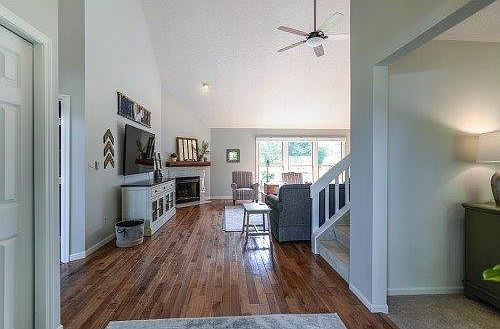 4th image of 6102 White Swan Ln
