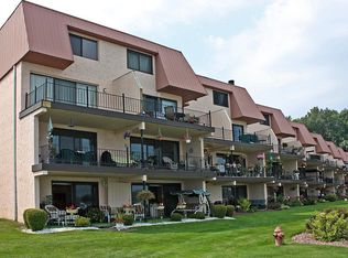 216 Bay Village Dr, Irondequoit, NY 14609