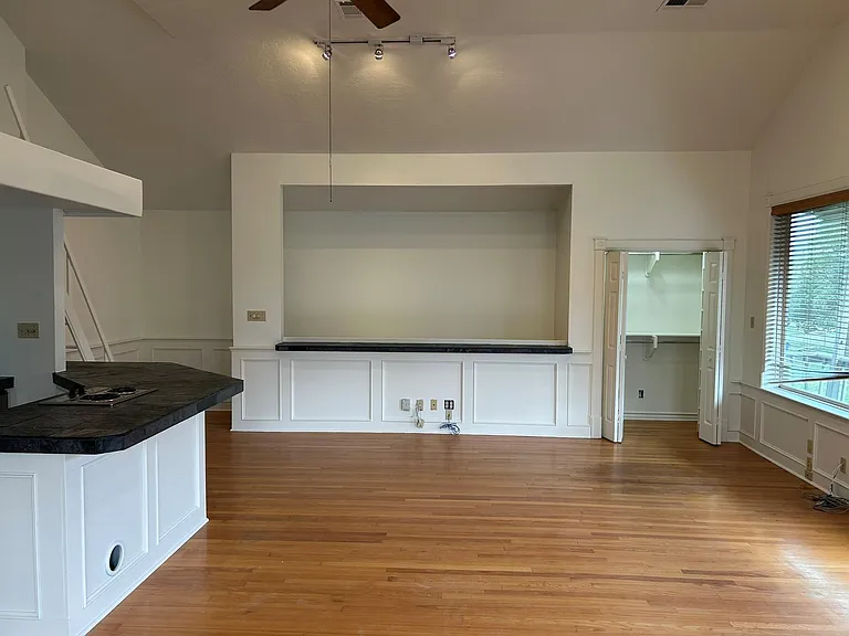 6016 Center St #A — Photo 8