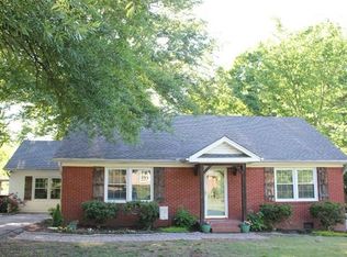 23 Twin Oaks Pl, Jackson, TN 38305
