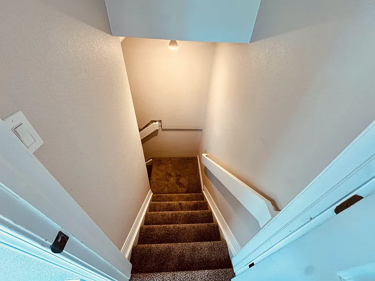 1141 James Ct — Photo 15