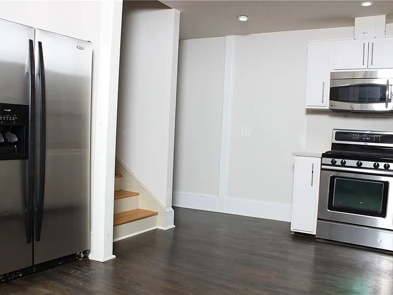 1124 Center St NW — Photo 3