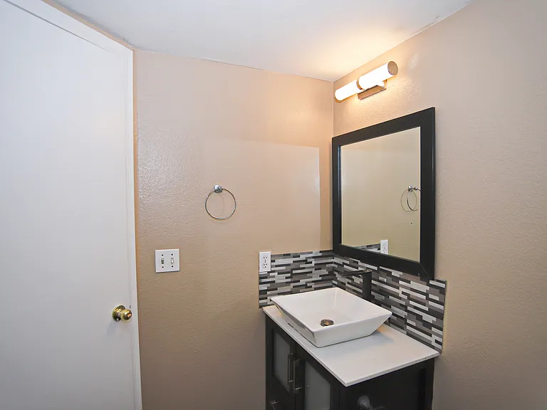 842 N Naples Dr — Photo 20