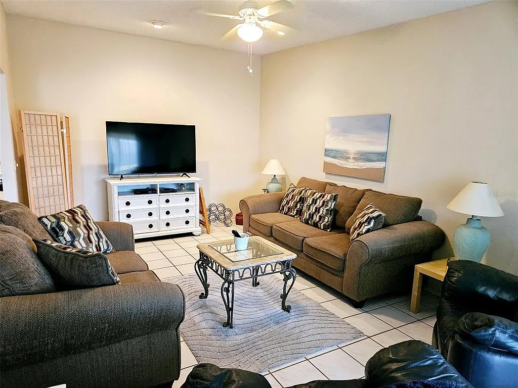 3 bed, 1419 sqft, $3,700 — Photo 2