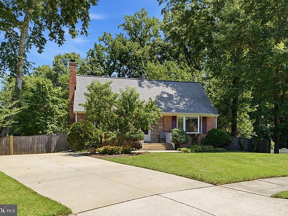 3rd image of 8923 Cromwell Dr