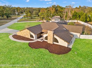 5404 Glover Dr, Weeki Wachee, FL 34607