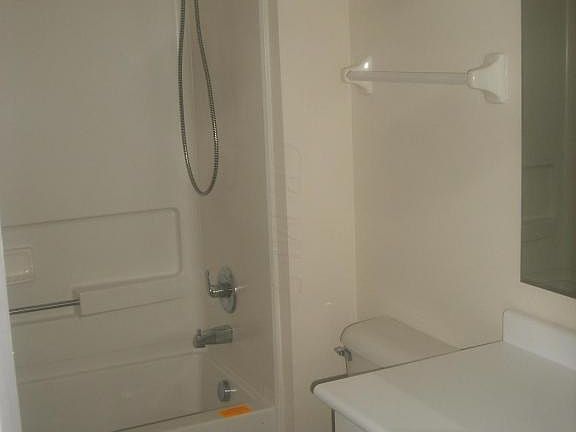 5th image of 2529 Hotchkiss St