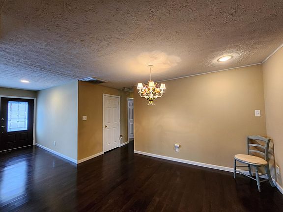 4th image of 1642 Sycamore Dr