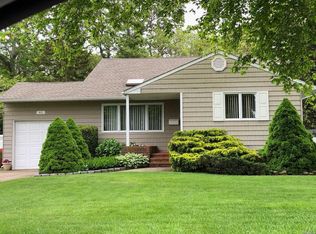 41 Lumur Dr, Sayville, NY 11782
