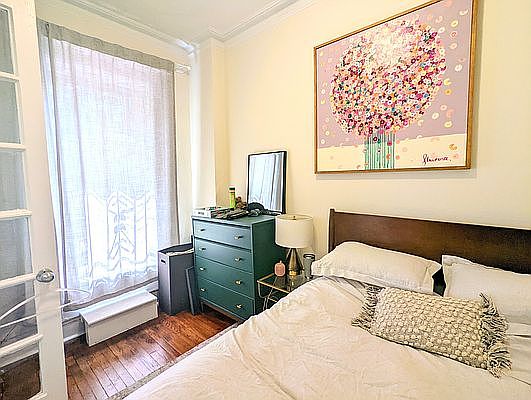 5th image of 126 W 75th St APT 7