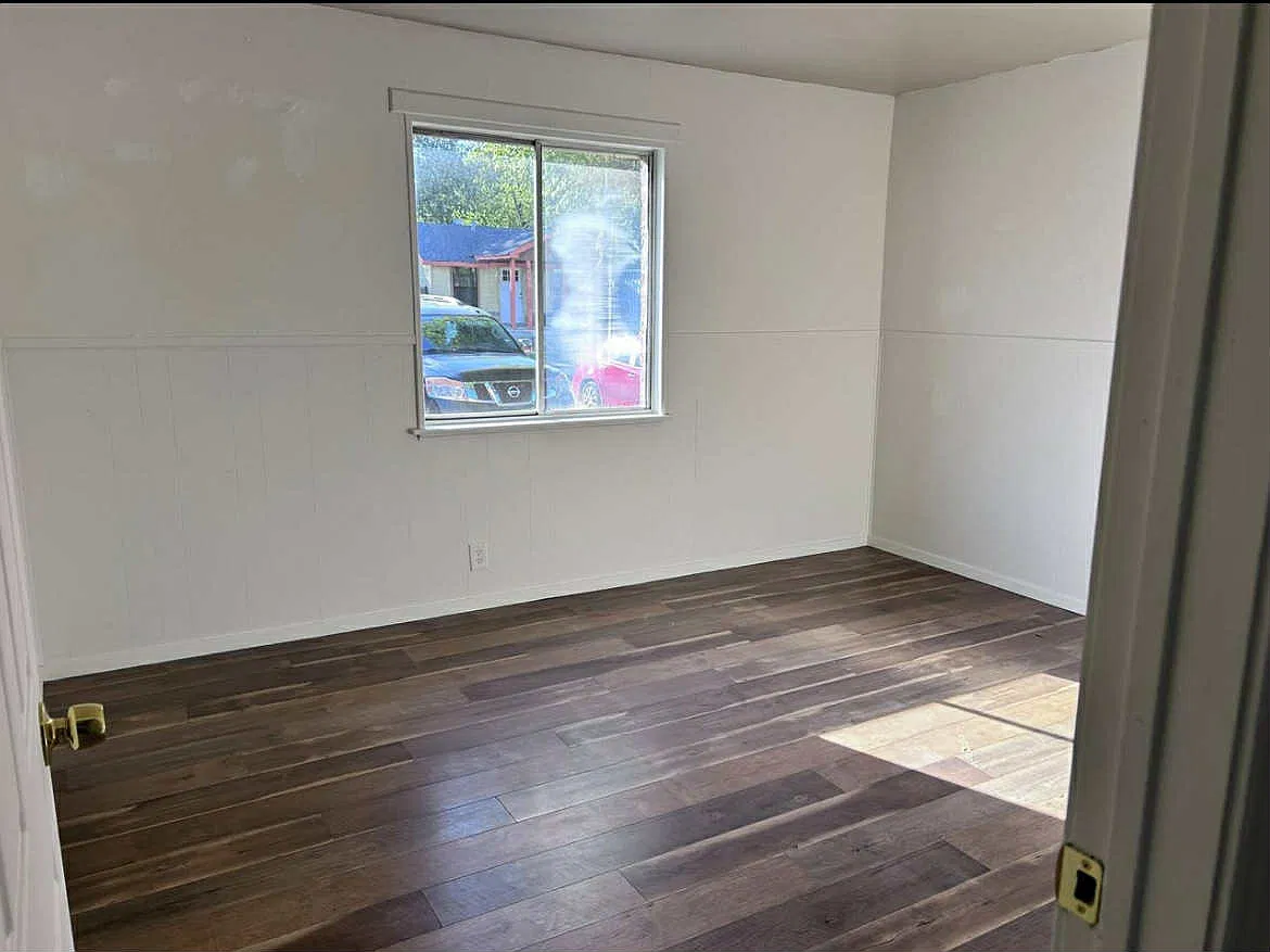 2 bed, 1000 sqft, $1,250 — Photo 4