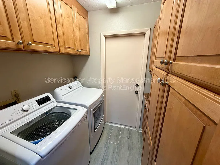 423 Whispering Oaks Ct — Photo 24