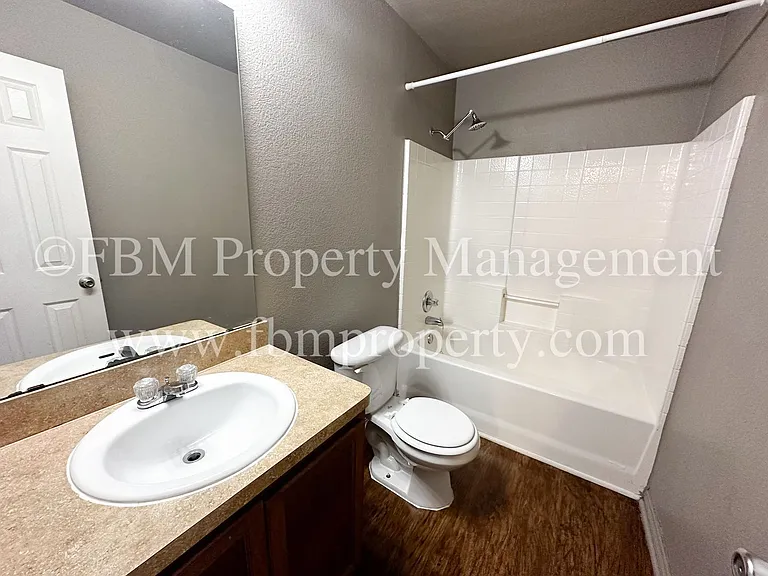 1510 Drexel Drive - Charming 3 Bedroom, 2 Bathroom Brick Duplex in Waxahachie, TX! — Photo 8