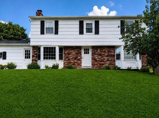 15 Crestview Dr, Pittsford, NY 14534