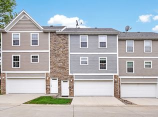 6397 Oak Creek Dr, Pleasant Hill, IA 50327
