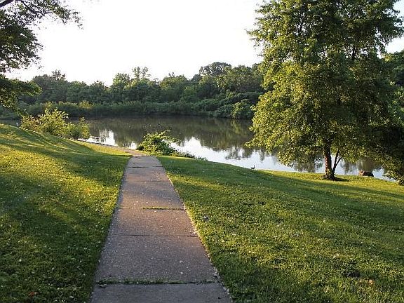 Neighborhood lake/park