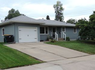 809 Midway Dr, Bismarck, ND 58501