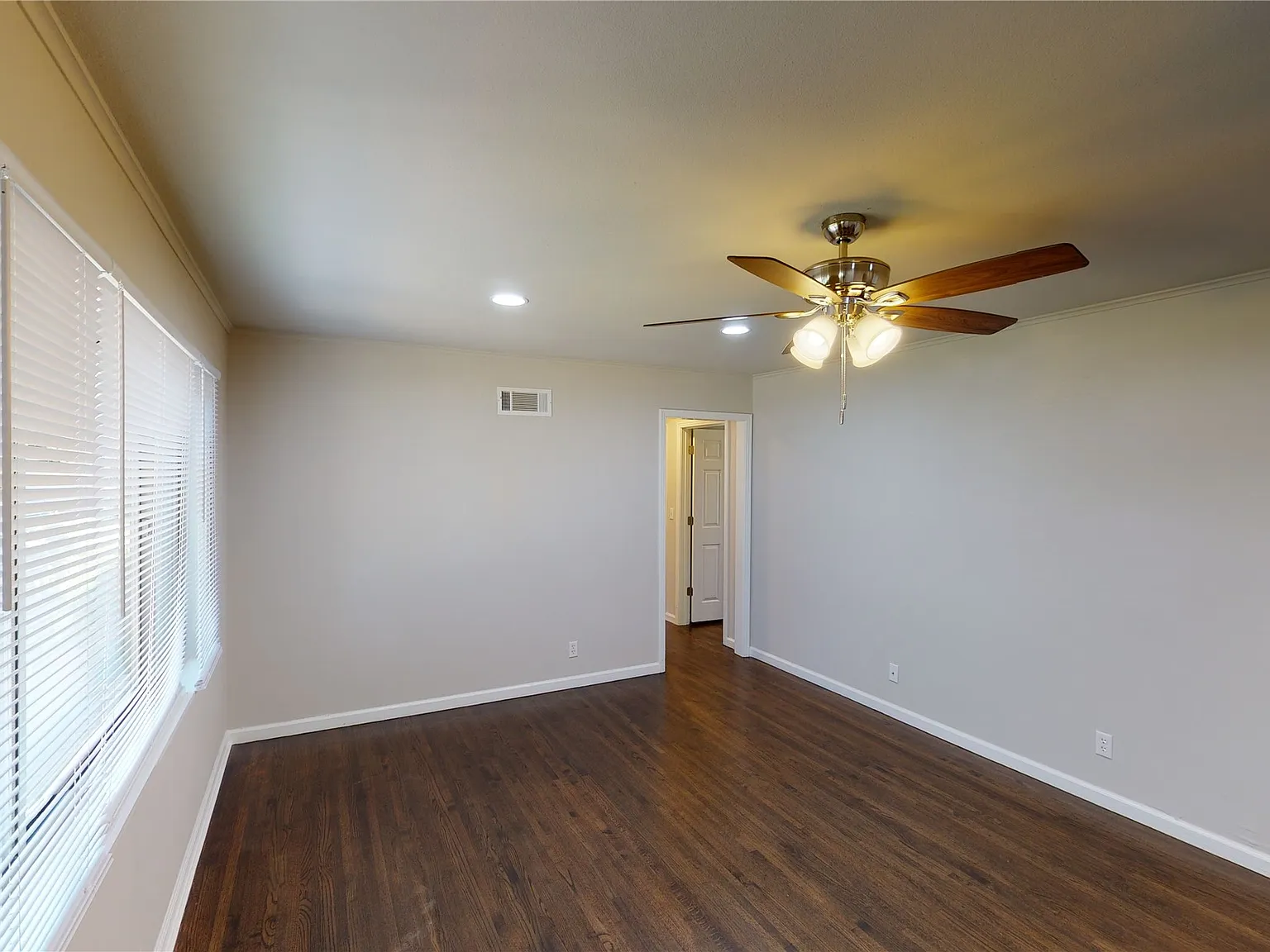 4 bed, 2.0 bath, 1286 sqft, $1,450 — Photo 2