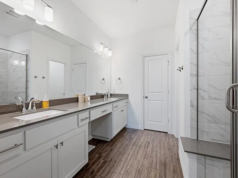 901 Utica Dr — Photo 11