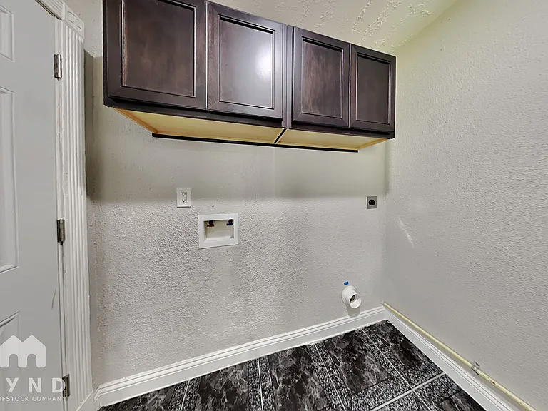 101 Live Oak St — Photo 9