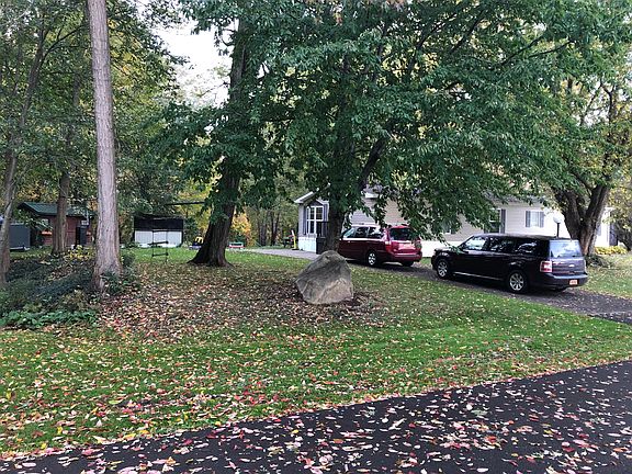 3rd image of 31 Sequoia Dr