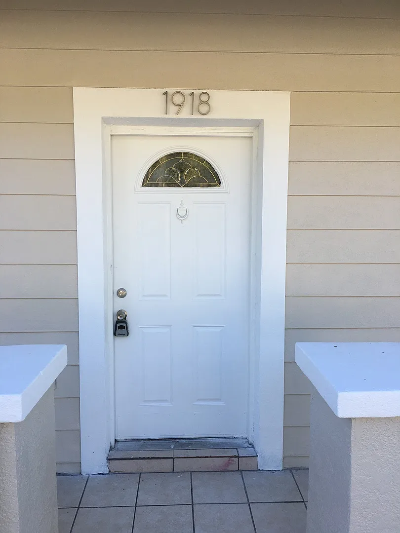 1918 West Pine Street — Photo 2