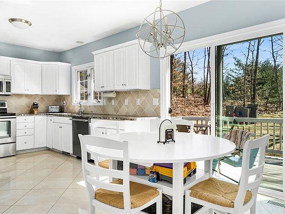 4th image of 30 Spencer Hill Ct