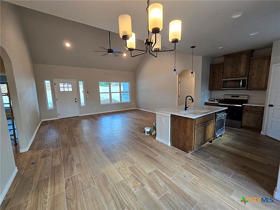 4th image of 1064 Cypress Dr