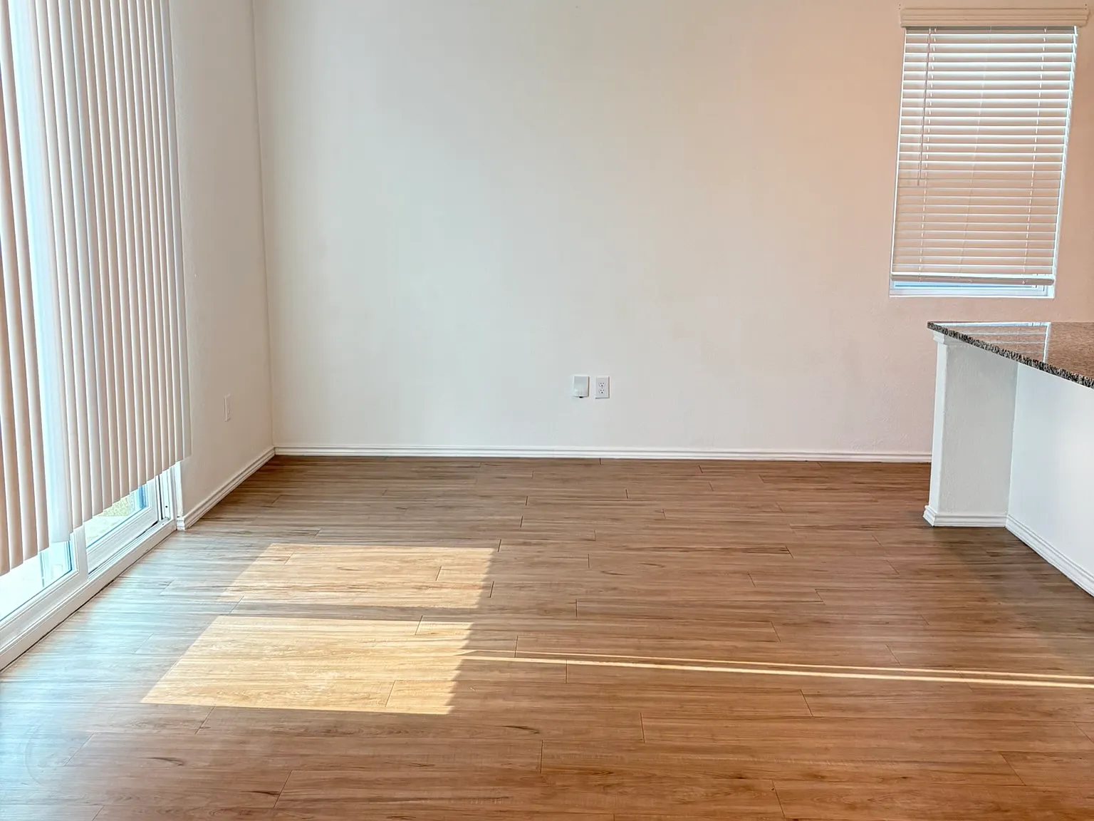 3 bed, 2.5 bath, 1941 sqft, $1,795 — Photo 4