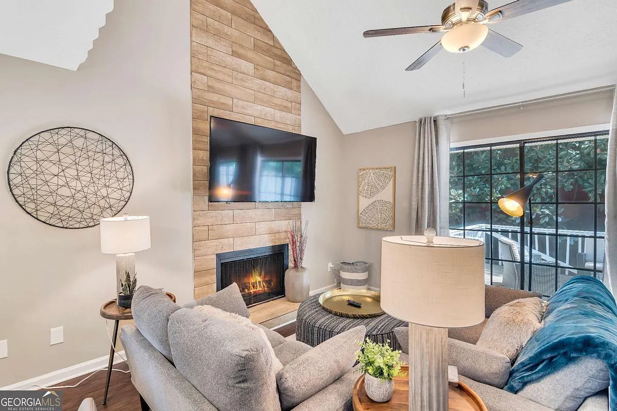 2 bed, 1.5 bath, $3,550 — Photo 3