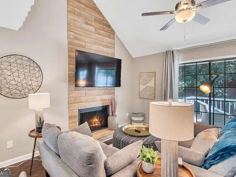 1114 Falling Water Dr SE — Photo 3