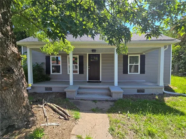 106 S Fieldcrest Rd, Eden, NC 27288