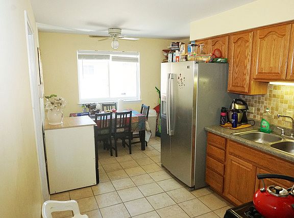 3rd image of 10079 Linda Ln