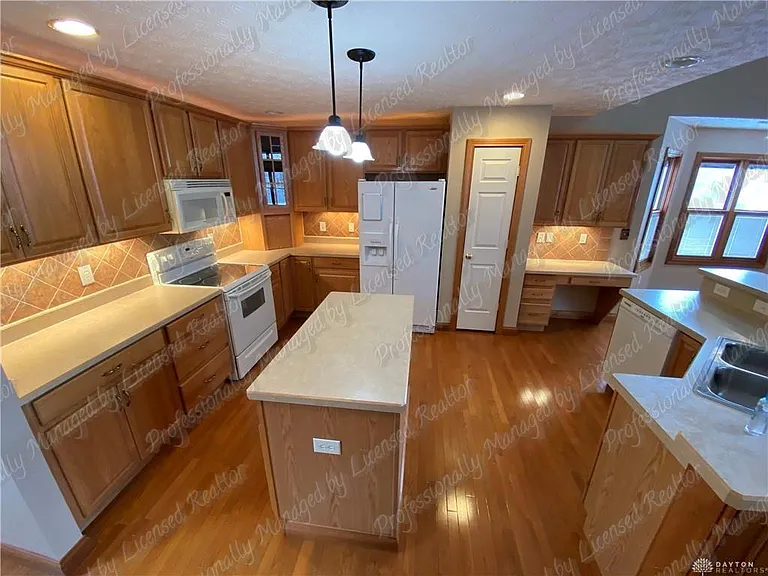 6353 Charlotte Ct — Photo 8