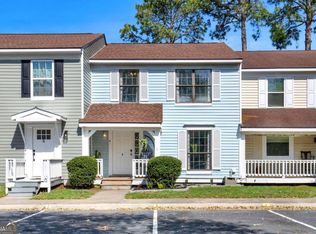 912 Pineland Ave, Fort Stewart, GA 31313