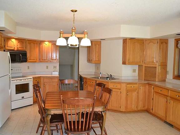 3rd image of 1772 Hawthorn Ln NE