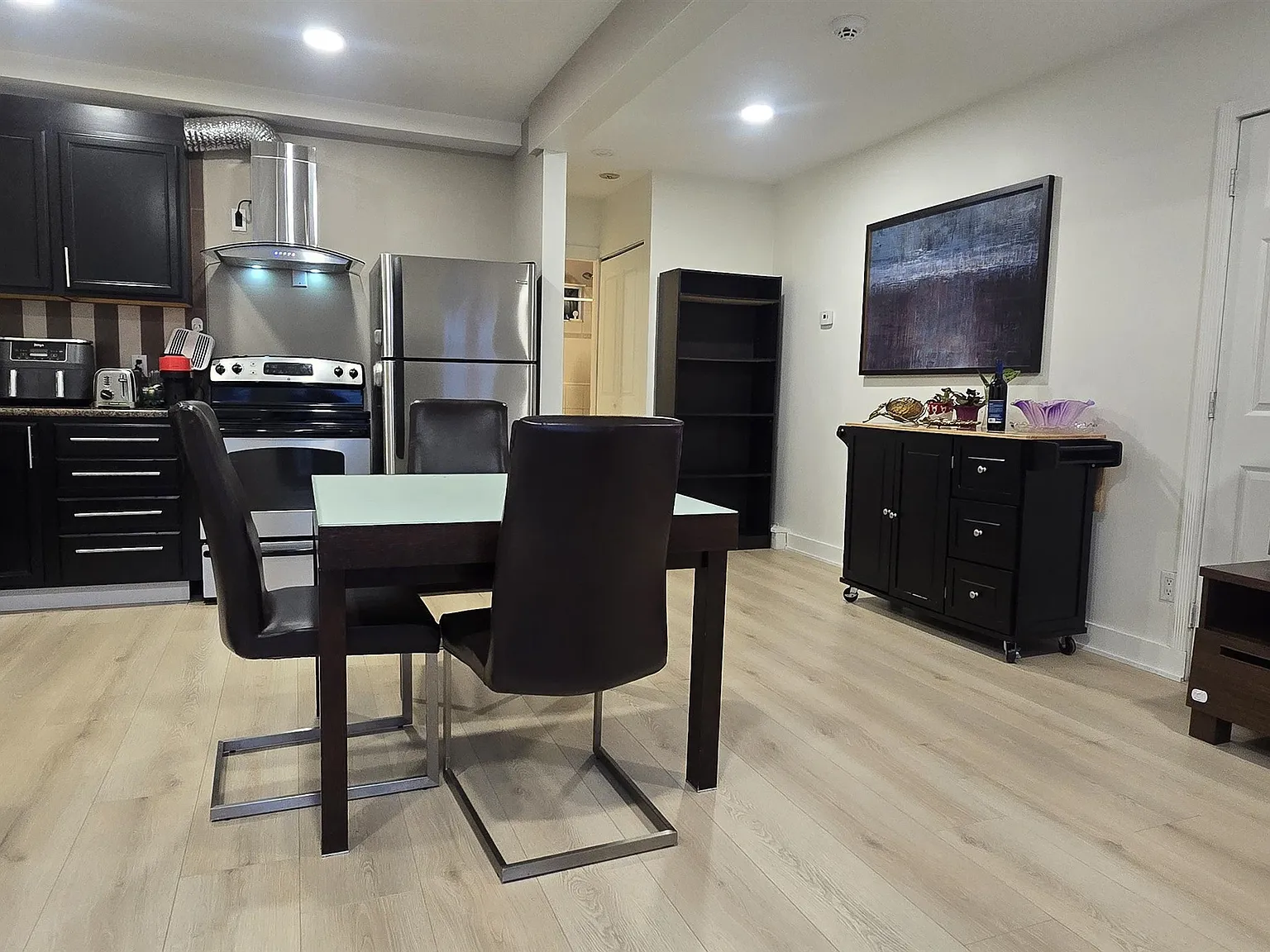 1 bed, 600 sqft, $2,200 — Photo 3