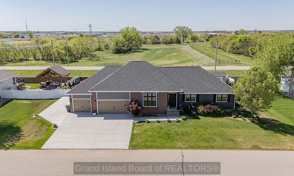 1st image of 315 Ponderosa Dr