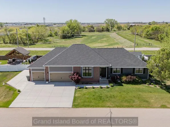315 Ponderosa Dr, Grand Island, NE 68803