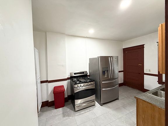 3rd image of 255 Ravine Ave