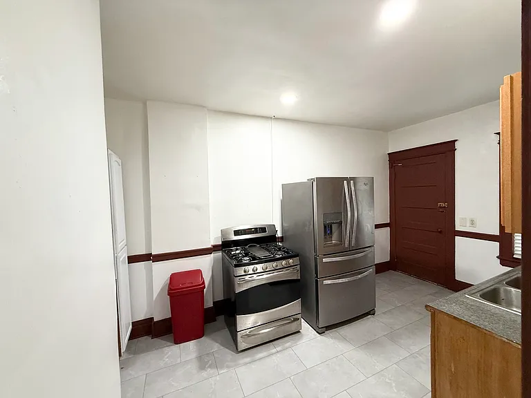 255 Ravine Ave — Photo 3