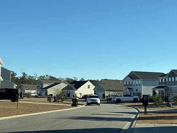 4th image of 304 Angler Ct