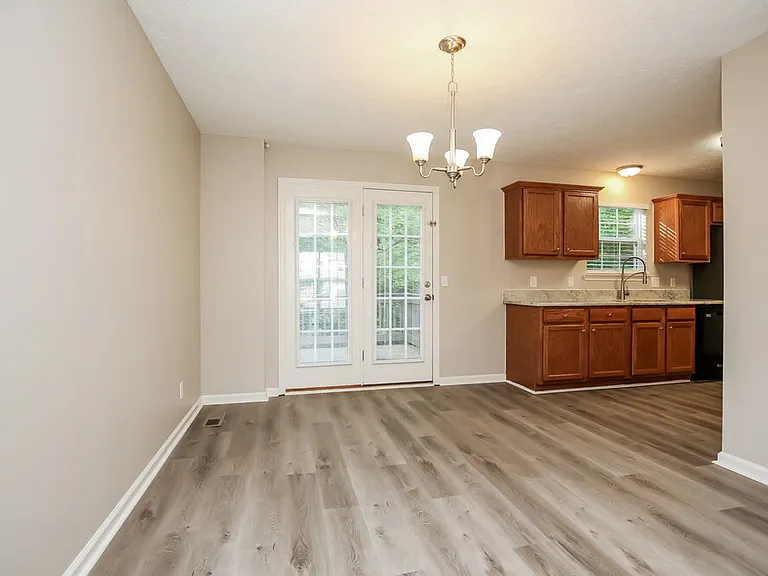 112 Township Ct — Photo 6
