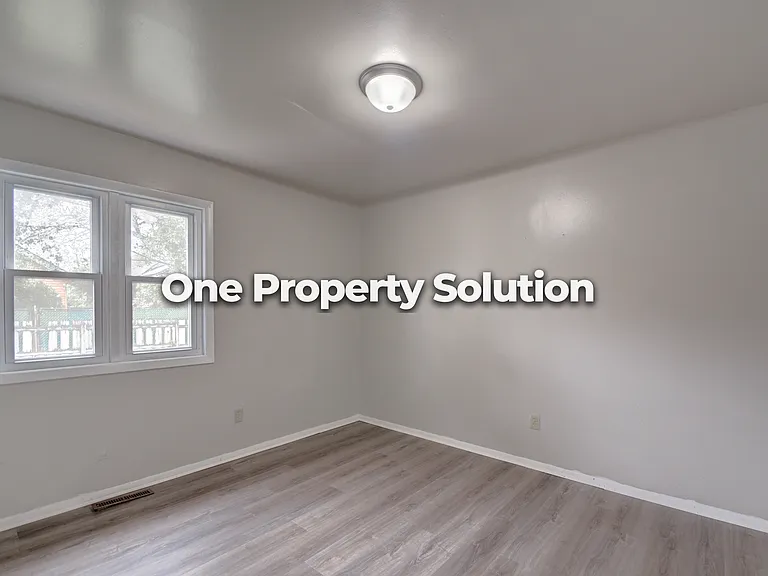 1149 E Logan St — Photo 11