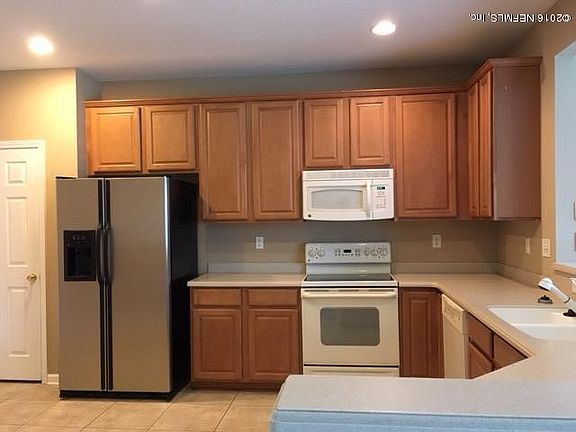 3rd image of 11181 Castlemain Cir W #11181