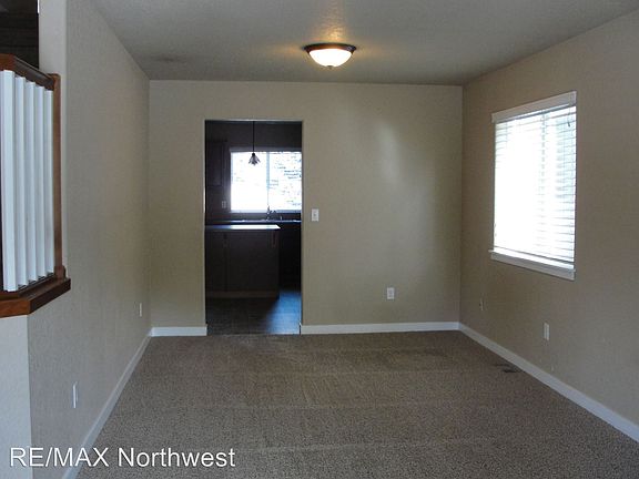 3rd image of 5014 Madison Heights Ct SE
