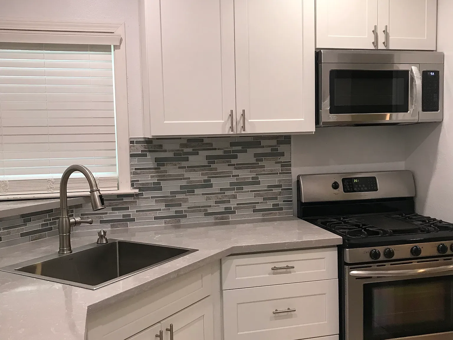 2 bed, 888 sqft, $1,950 — Photo 3