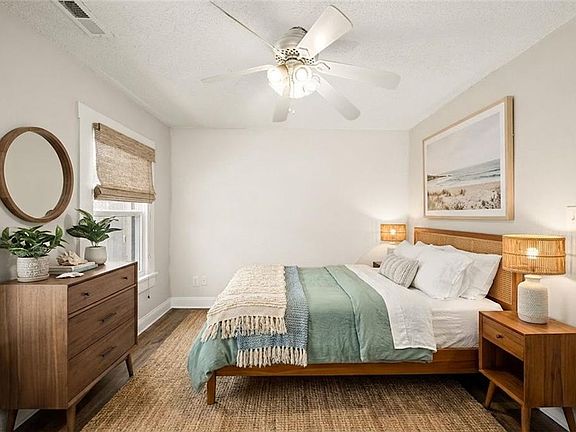 3rd image of 856 W 43rd St