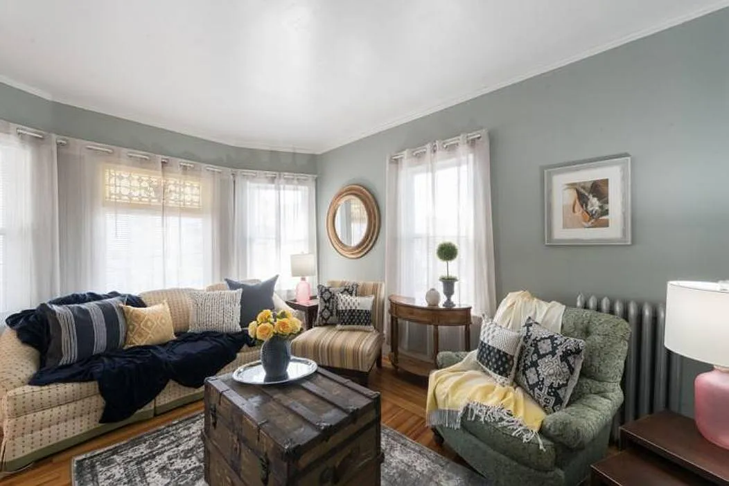 48 Pembroke Ave — Photo 2